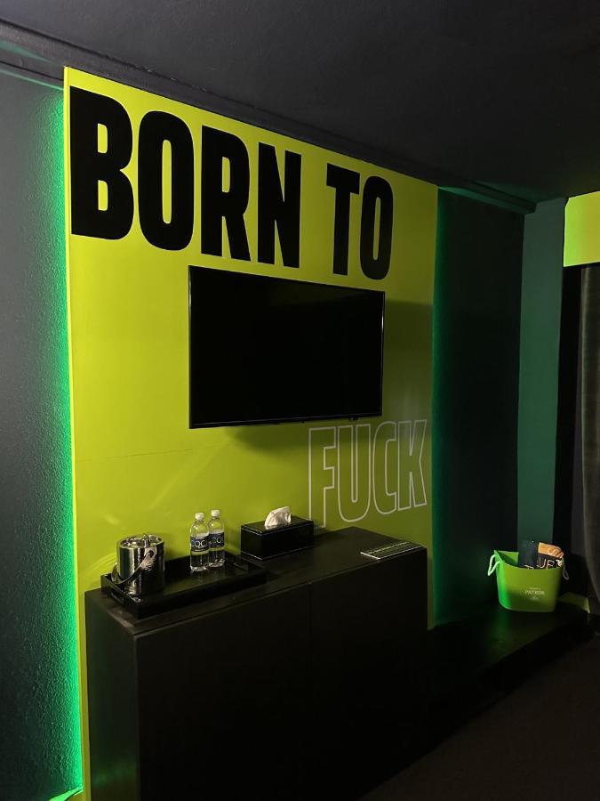 Mari Jean Hotel - All Adults Welcome St. Petersburg Ngoại thất bức ảnh