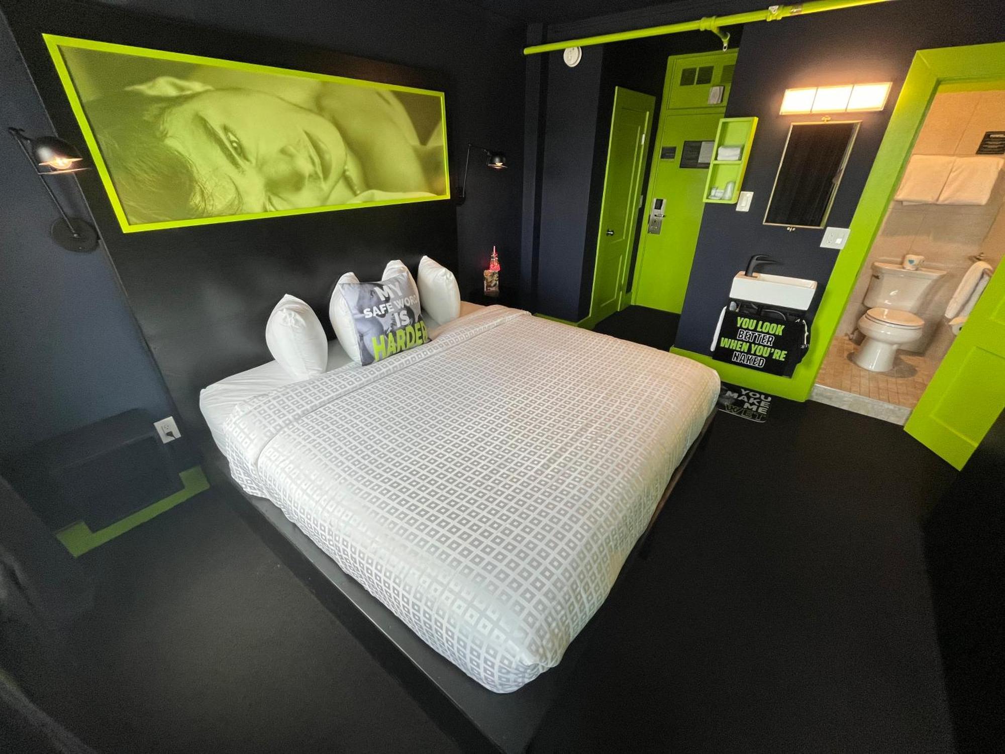 Mari Jean Hotel - All Adults Welcome St. Petersburg Ngoại thất bức ảnh